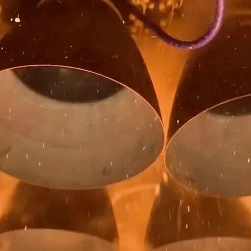 3000°C地狱正中央,SpaceX在33台猛禽发动机下藏了台摄像机,它凭什么没被烧成铁水?