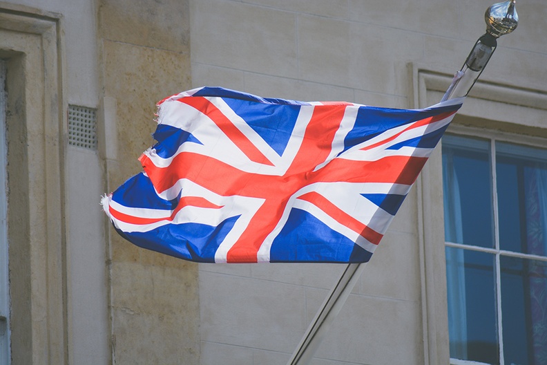英国国王任命伯纳姆为新一任首相